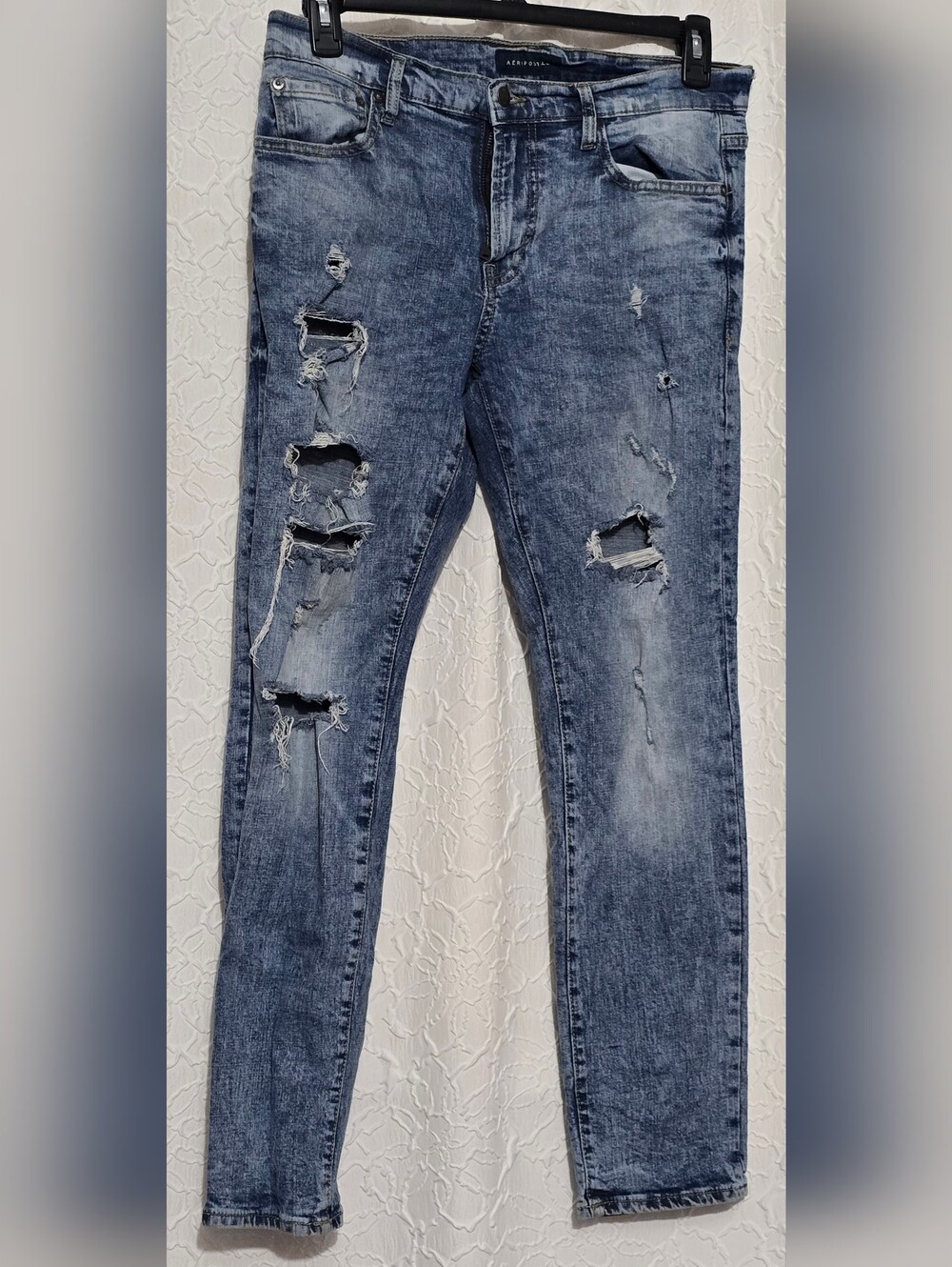 Women’s size 32 Aeropostale DESTROYED Straight Leg Denim Blue Jeans Size 32/30